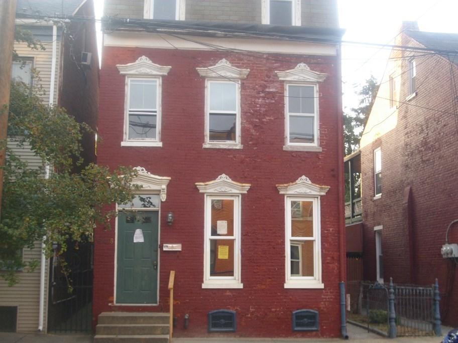 648 Walnut St