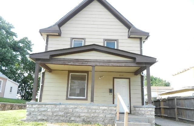 800 Lyon Avenue