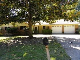 715 Oxford Dr