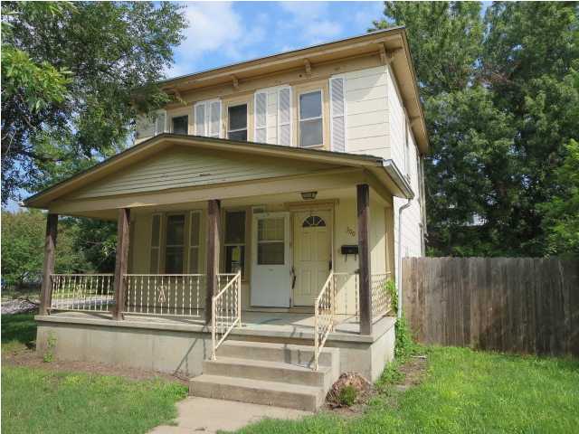 300 E 8th St