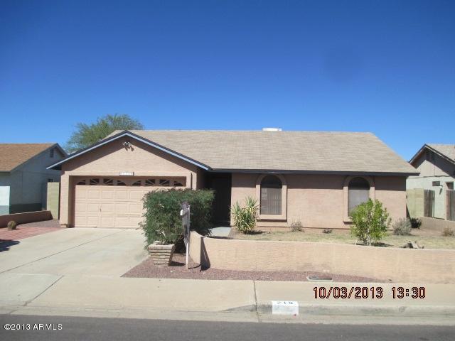 210 E Gardenia Dr
