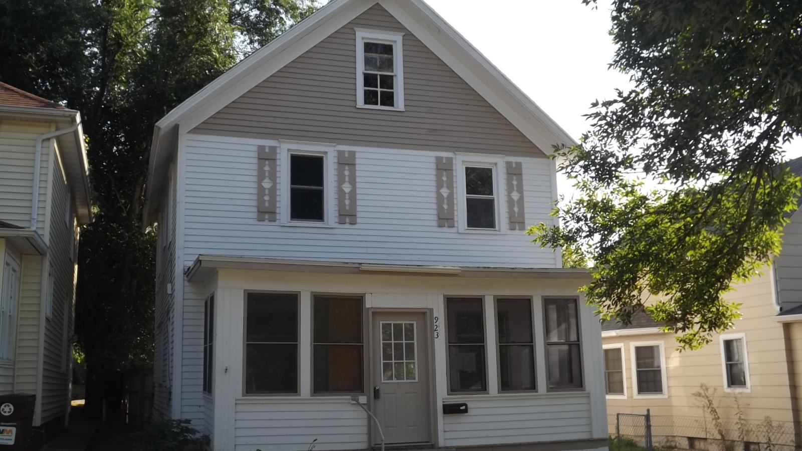 923 W 7th Street