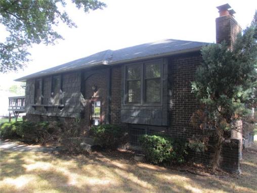 104 Fine St