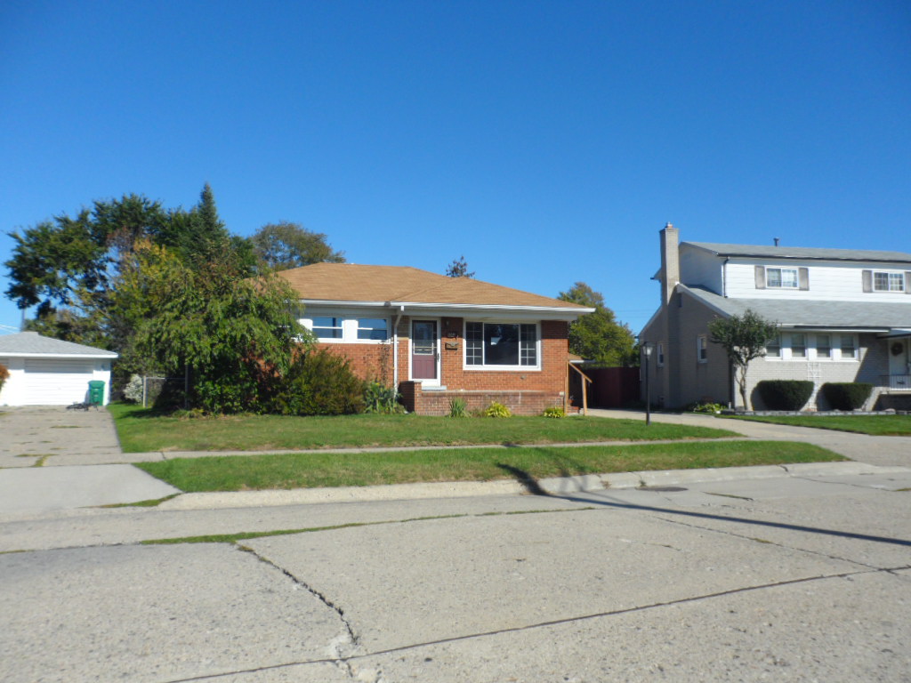 24840 Adlai Ave