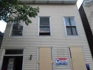 562 3rd St