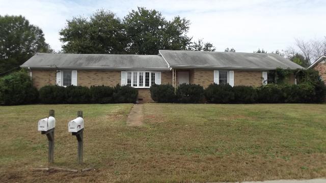 18 Queensbury Dr