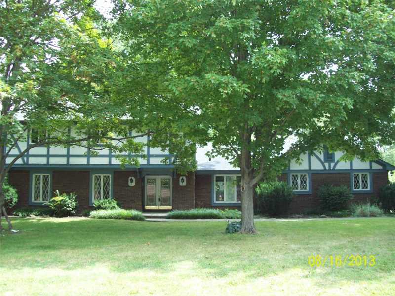 820 Roxbury Ln