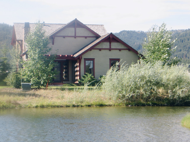 10 Moulton Lane
