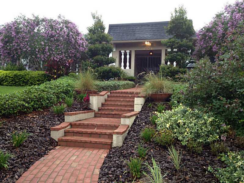 1249 LAKE POINT DR