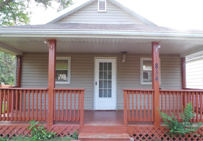 834 Cora St