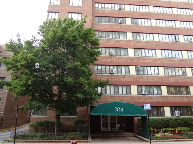 708 W Bittersweet Pl Apt 701