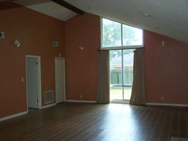 104 Country Club Dr