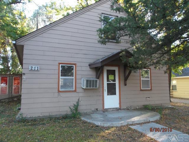 211 Elm St