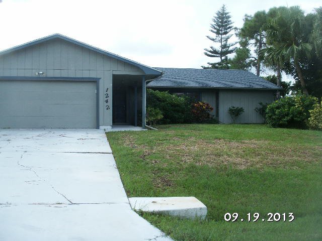 1242 SE Mendavia Ave