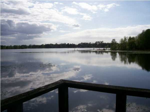 654 LAKESIDE DR