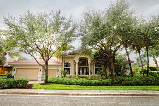 3672 ESTATE OAK CIR