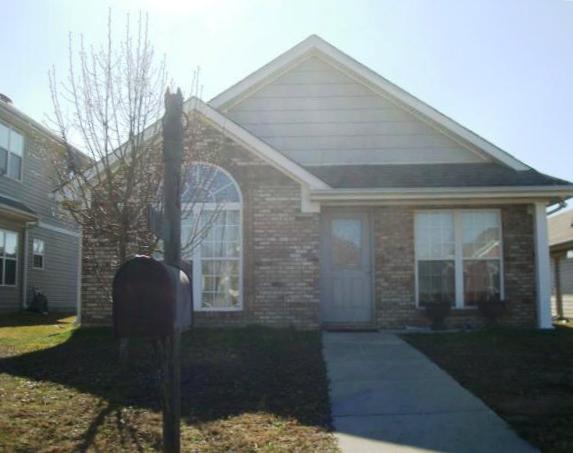 2134 Village Ln