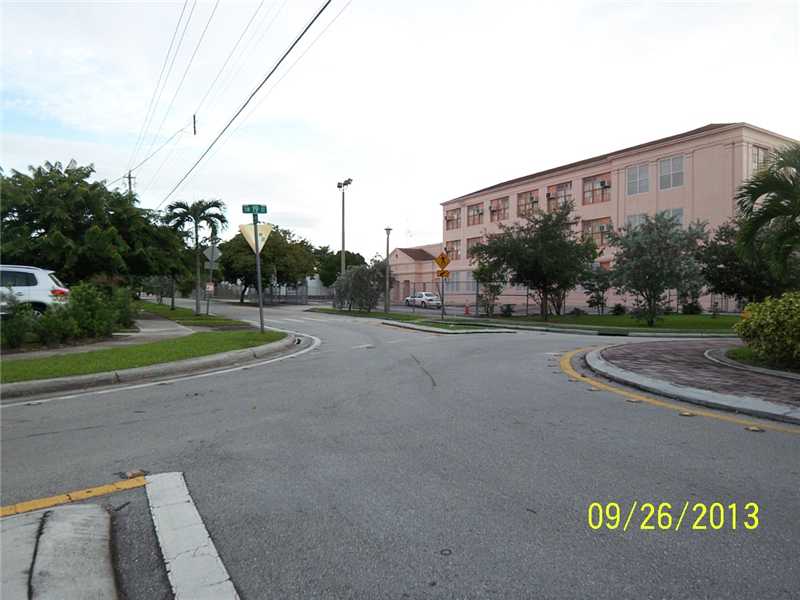1810 SW 19 AV