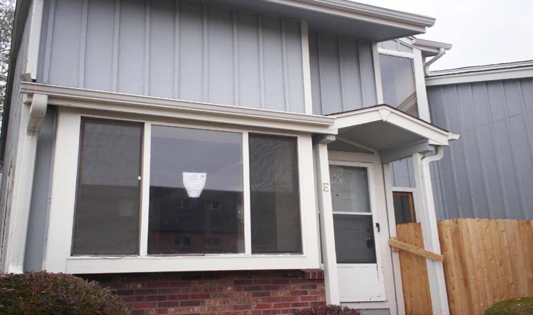 300 W Grand Ave 300-e