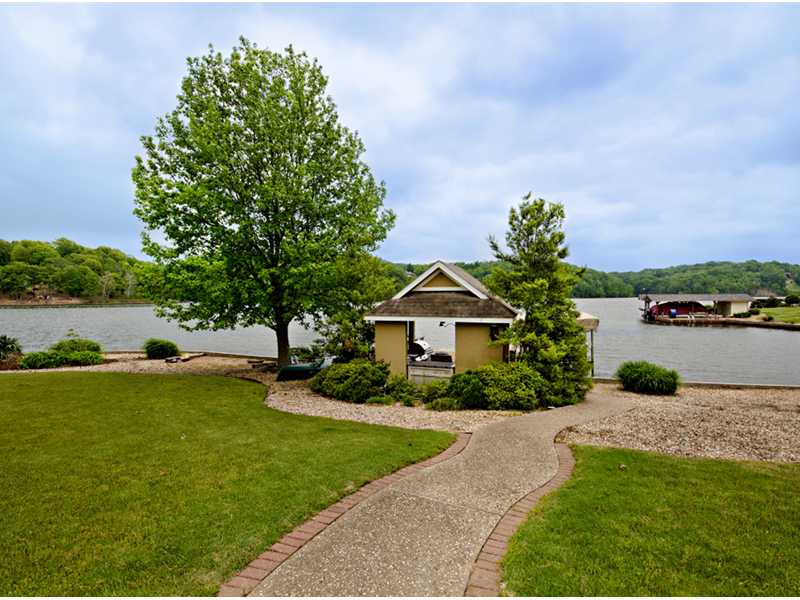 61 MAYFAIR DR