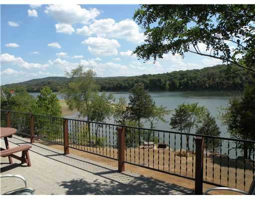 31 Lakeside Dr