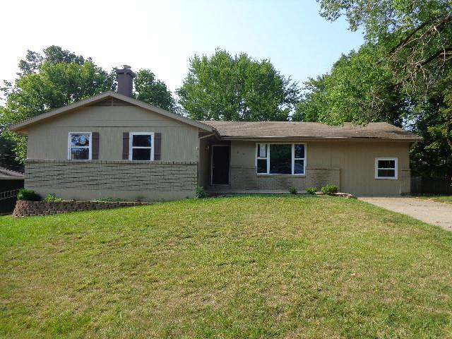 812 Red Oak Ln