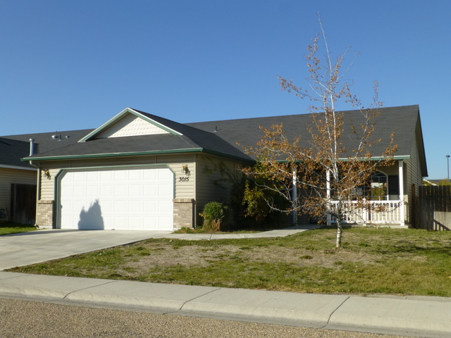 3015 Village Green Street