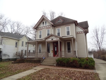 604 Main St W