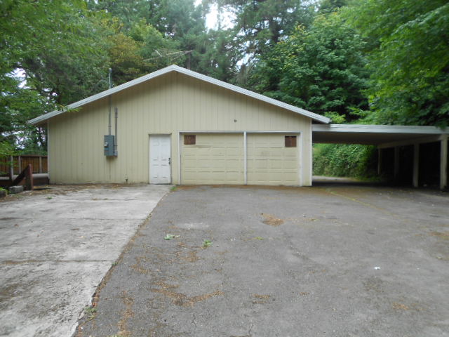 3380 River Road S
