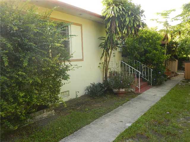 3828 SW 29 ST