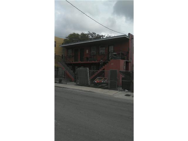 186 NW 13 ST
