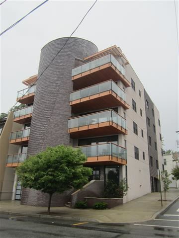 215-217 MANHATTAN AVE