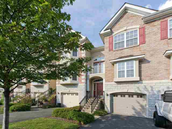 136 BLUE HERON DR