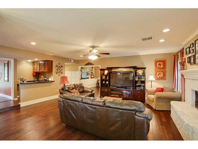 3424 Tolmas Dr