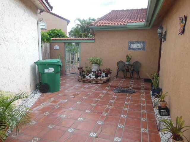 1099 SW 134 CT