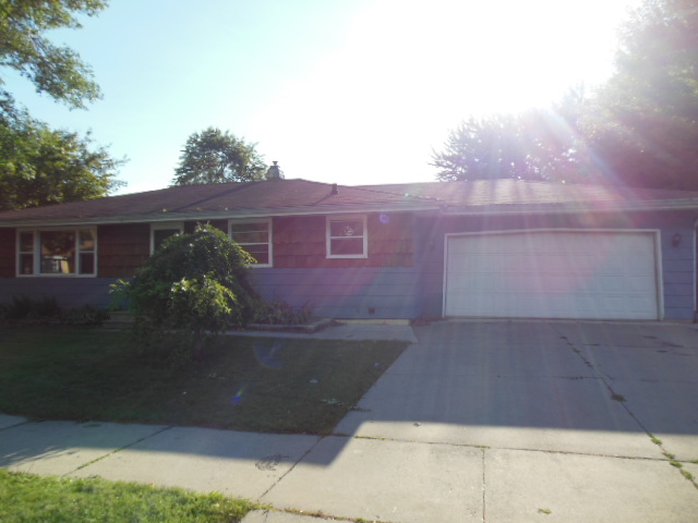 1228 De Pere St