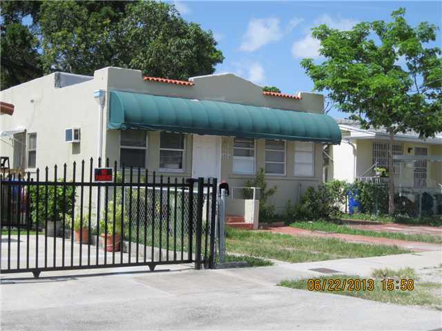 5835 SW 4 ST