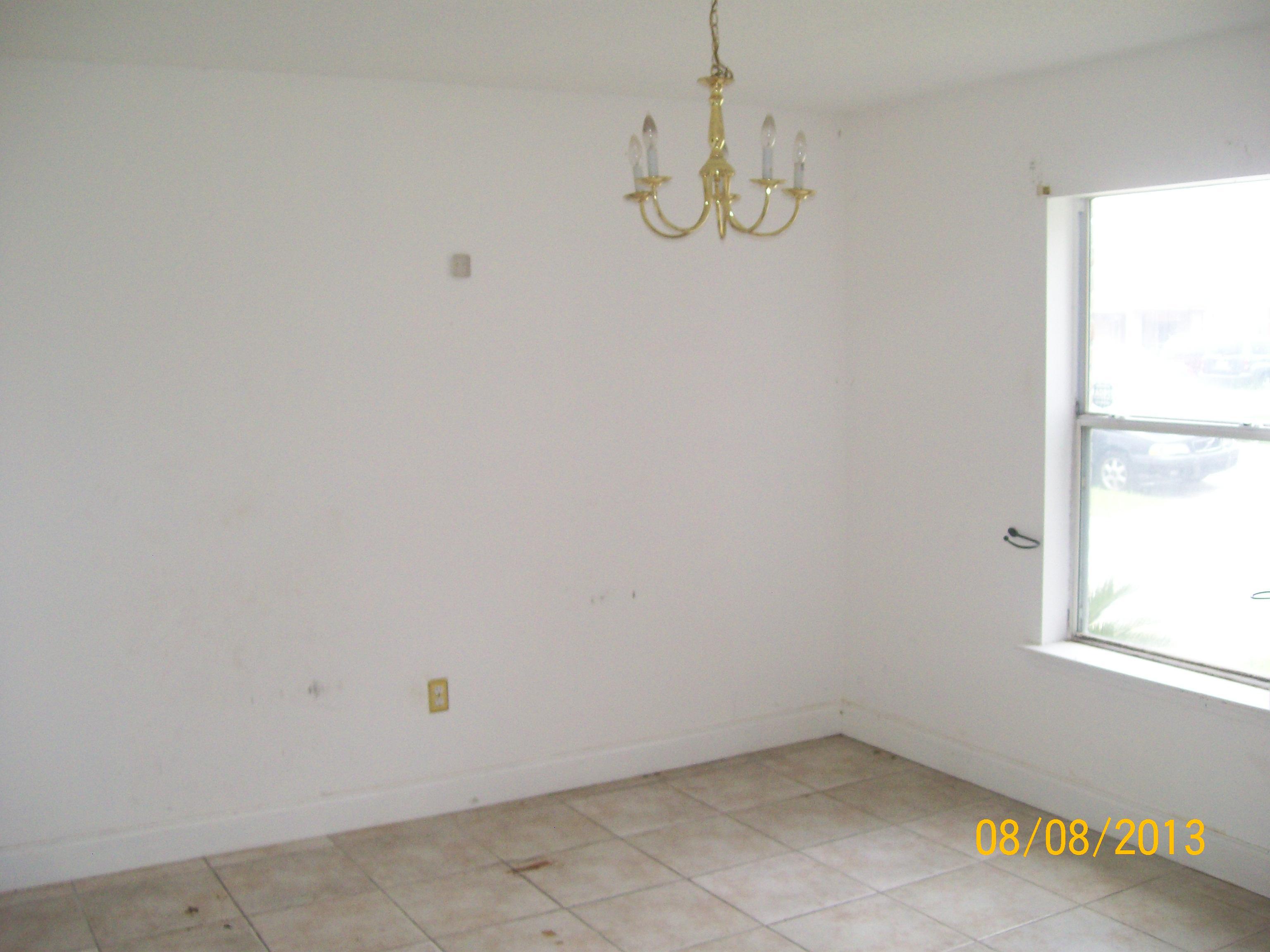 5912 North Oak Drive