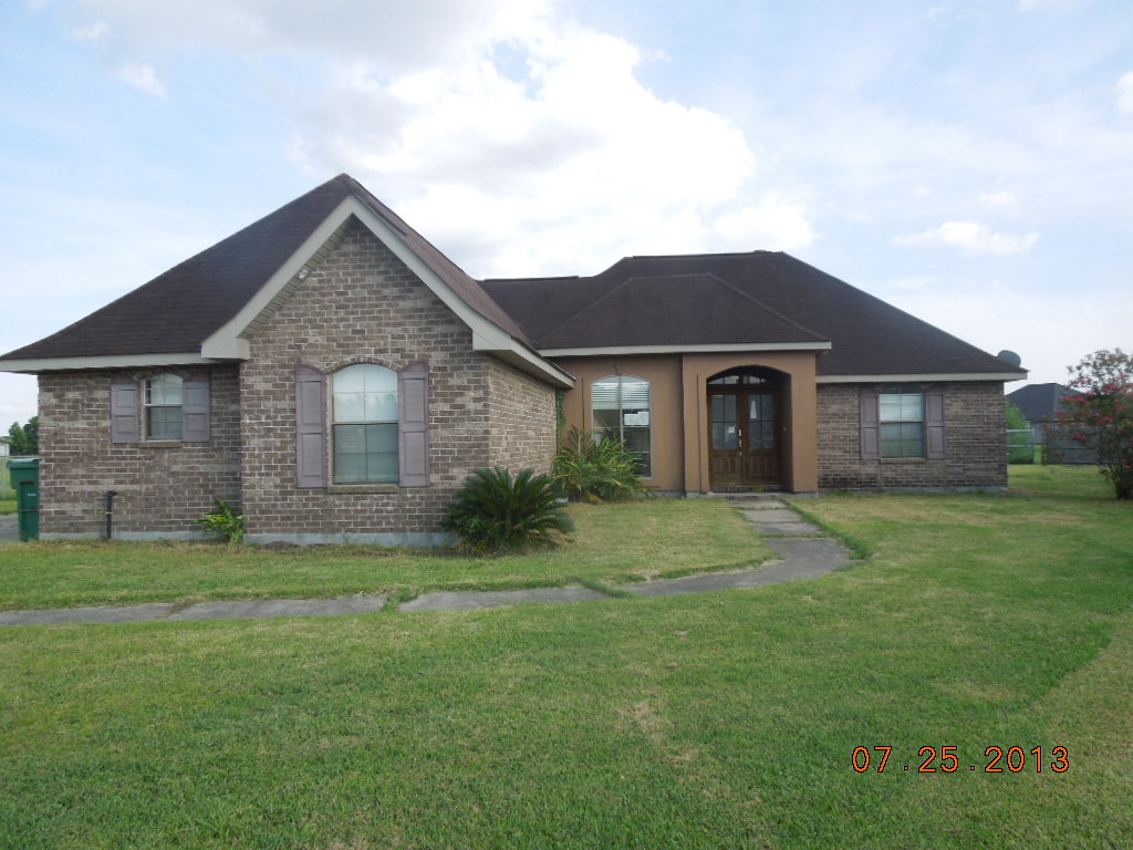 25 Derek Ln