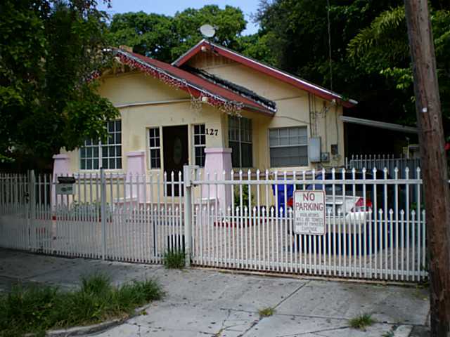 127 NW 11 AV