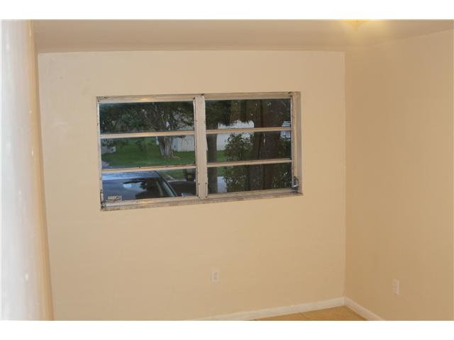 4132 NW 11 PL