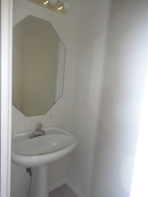 47 CLAYTON CT