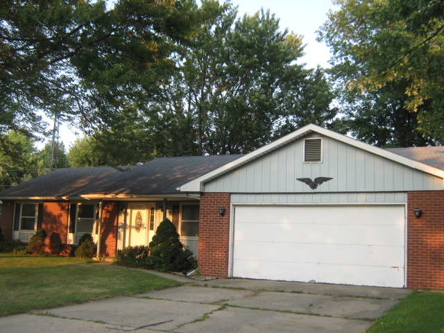 1310 Cadillac Dr E
