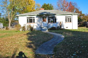 1405 Davis Ln
