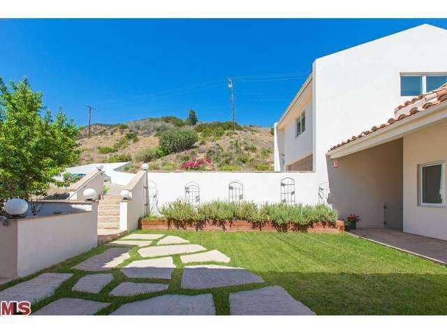 2501 Barrymore Dr