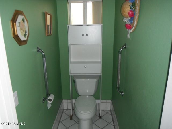 885 W Camino Delicias