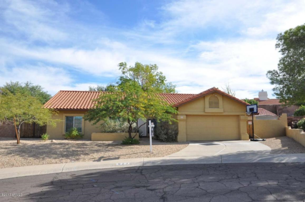 823 E BRAEBURN Drive