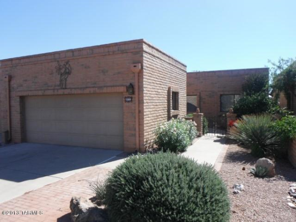 1049 W Calle Pitahaya