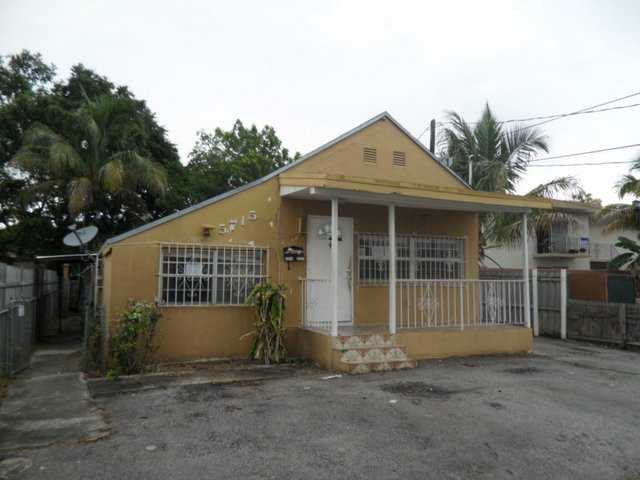 5715 SW 4 ST