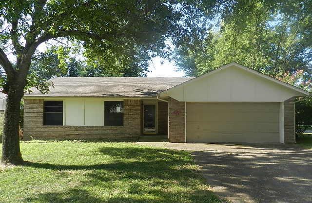301 E Austin St